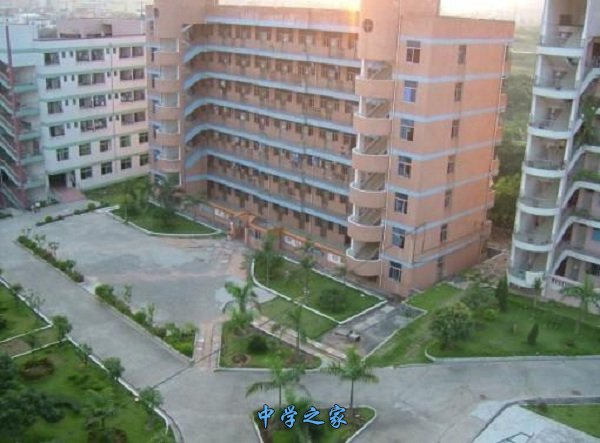 四川省安岳第一职业技术学校校园一景